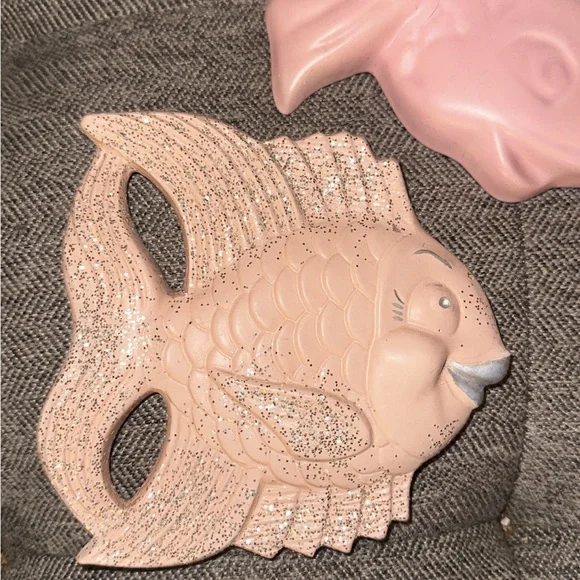 Vintage Pink Chalkware Fish Wall Plaque Set – 1950s Retro Bathroom Decor